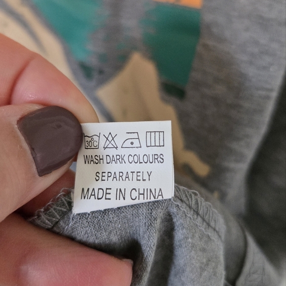 Happy Camper Graphic Tee Size Medium - Picture 5 of 5